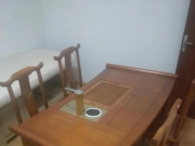 实木茶桌+实木椅子+电脑办公桌+办公椅+隔断+白板，一并转让
